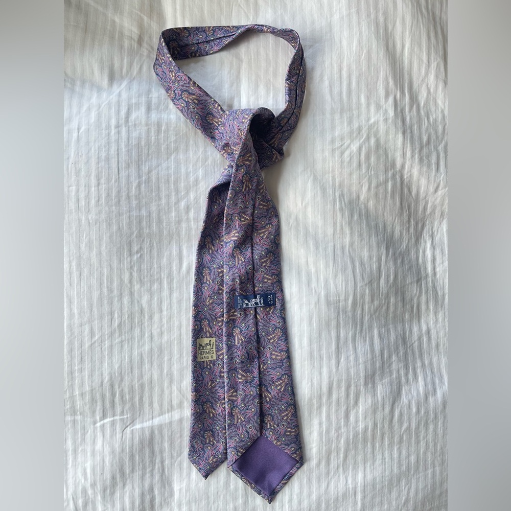 HERMES Paris 100% Silk Tie perfect condition. No stains, no holes.